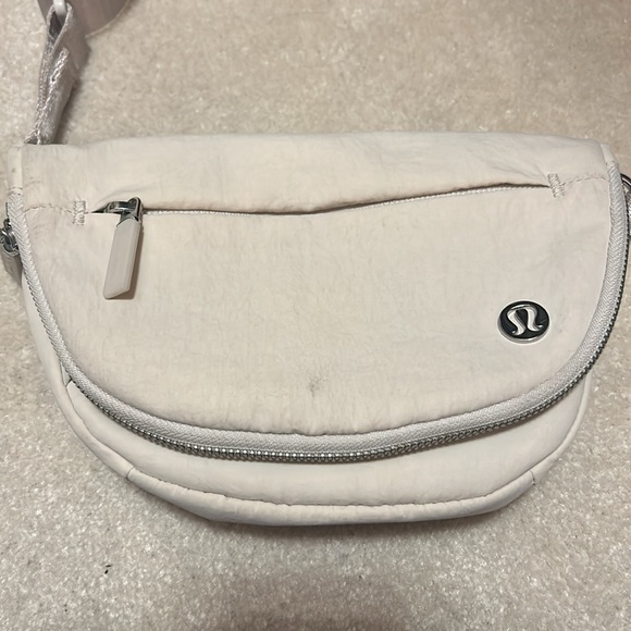 Lululemon All Night Festival Bag 2L - Picture 2 of 9